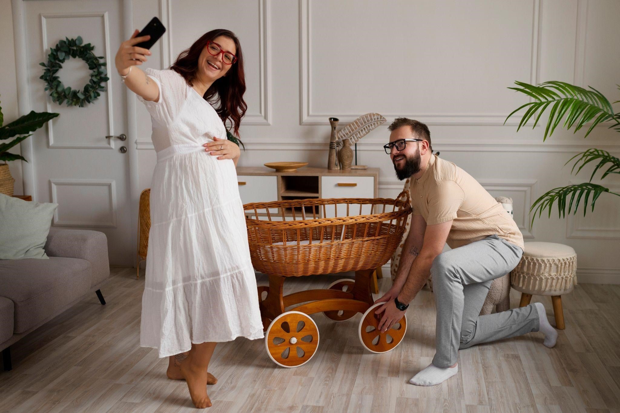 Indoor Simple Maternity Photoshoots