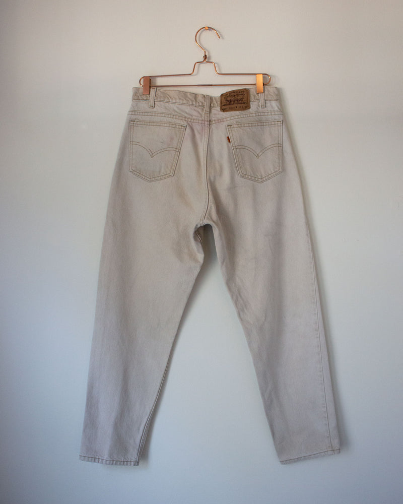 
            
                Load image into Gallery viewer, VINTAGE LEVIS 550s - NATURAL WASH - 33
            
        