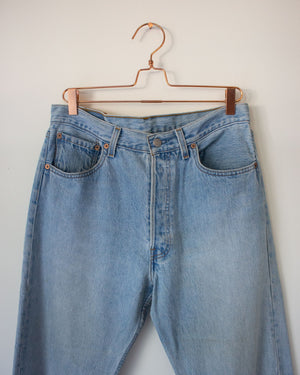 
            
                Load image into Gallery viewer, VINTAGE LEVIS 501s - LIGHT WASH - 33
            
        