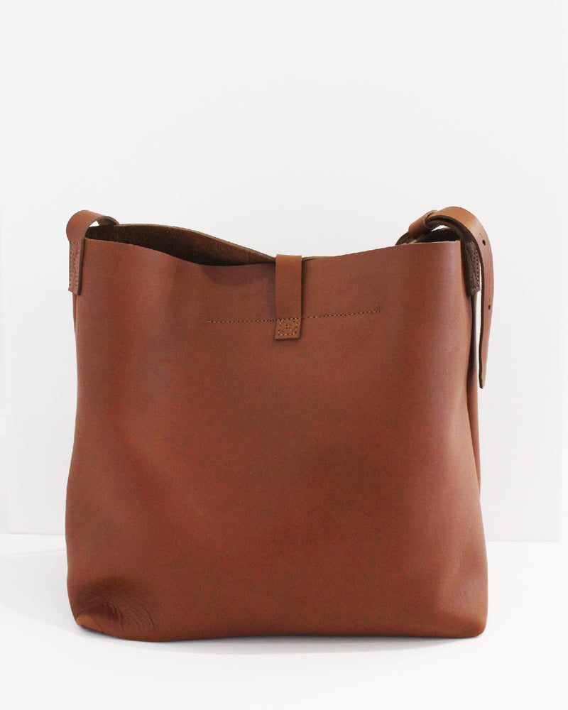 
            
                Load image into Gallery viewer, ESBY BUCKET TOTE - BROWN CALFSKIN
            
        